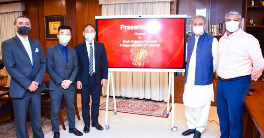 Li Xiangyu Vice President (Middle East Region) of Huawei Technologies called on Minister of Foreign Affairs of Pakistan Shah Mahmood Qureshi in Islamabad