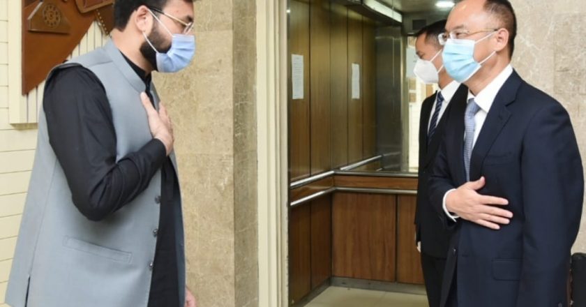 Chinese Ambassador to Pakistan H.E. Nong Rong called on Farrukh Habib, Minister of State for Information and Broadcasting in his office today.