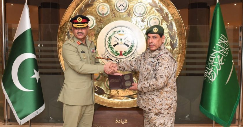 Army chief meeting with chief of staff of Saudi forces