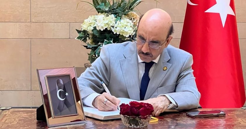 Ambassador Masood Khan visits Embassy of Republic of Türkiye to express solidarity with Turkish brethren