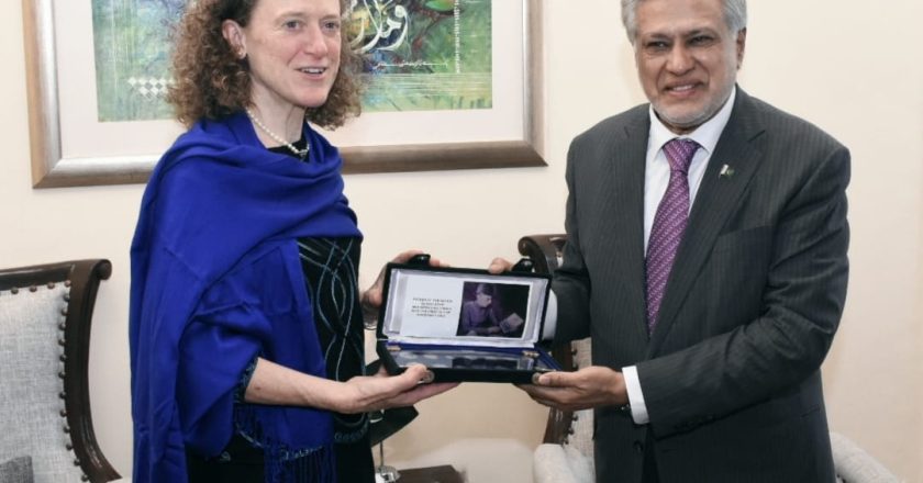 H.E Ms. Leslie Scanlon, High Commissioner of Canada called on Federal Minister for Finance and Revenue Senator Mohammad Ishaq Dar
