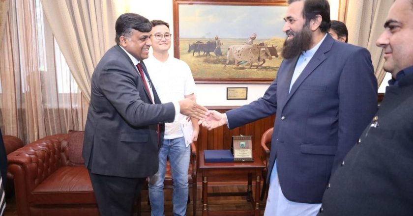 Punjab Governor welcomes reopening of Khunjerab Pass for trade