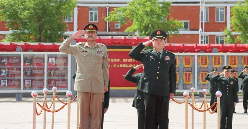 COAS on his first day of official visit to China was given a warm welcome at the PLA Army Headquarters