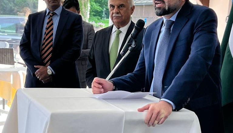 Minister Chaudhry Salik Hussain and SAPM, Dr. Jehanzeb Khan spoke about green investment facilitation regime