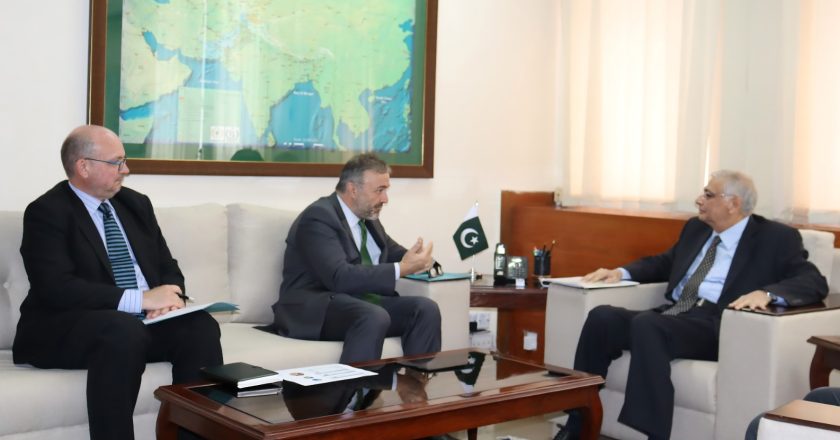 Country Director, WB Njay Benhassine meets with Planning Minister