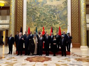 The ministerial committee in charge of the extraordinary joint Arab-Islamic summit meets with the Chinese Foreign Minister