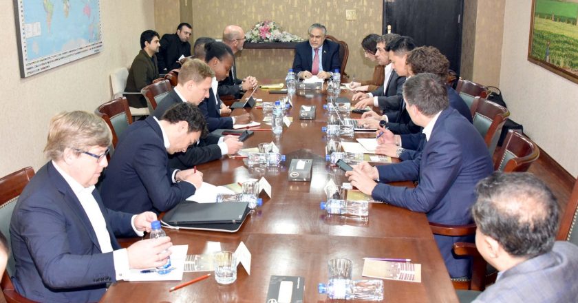 SENATOR ISHAQ DAR MEETS DELEGATION FROM WORLD’S LEADING INVESTMENT INSTITUTIONS AT PARLIAMENT HOUSE