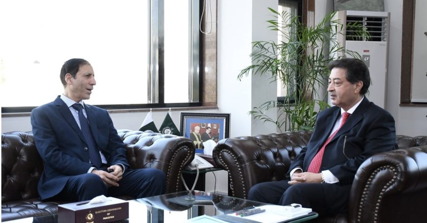 Chief Election Commissioner Sikandar Sultan Raja met with the caretaker Chief Minister of Khyber Pakhtunkhwa