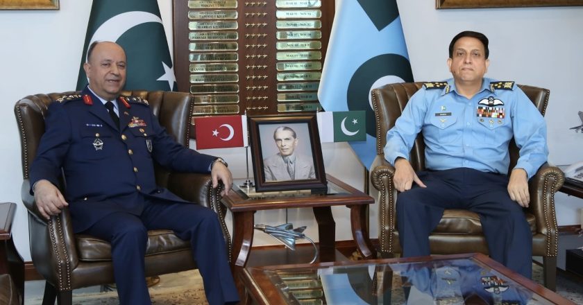 COMBAT COMMANDER TURKISH AIR FORCE VISITS AIR HEADQUARTERS