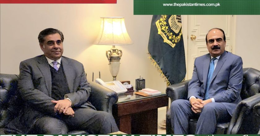 Federal Minister for Interior Dr. Gohar Ejaz meeting Chairman NADRA Lt. Gen. Munir Afsar at NADRA headquarters