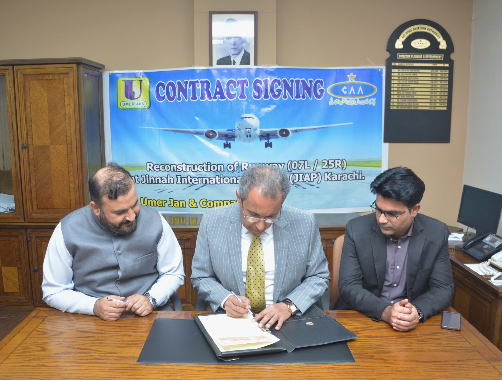 PCAA Signs Contract for Reconstruction of JIAP's Main Runway (07L/25R)
The Pakistan times
