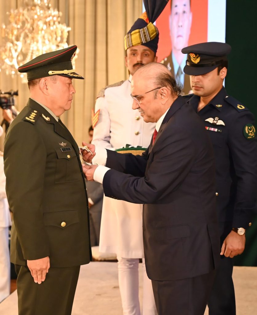 President Asif Ali Zardari meeting with People's Liberation Army Ground Forces Commander General Li Xiaoming