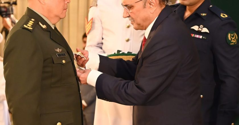 President Asif Ali Zardari meeting with People’s Liberation Army Ground Forces Commander General Li Xiaoming