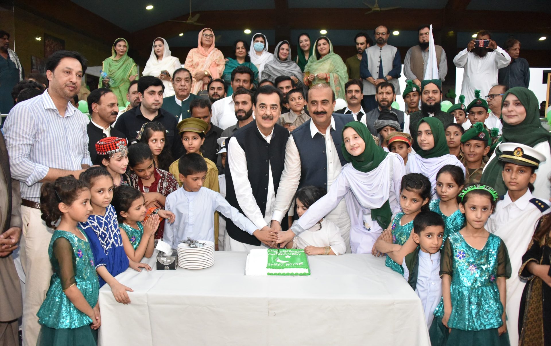 Senate Chairman Syed Yousaf Raza Gilani Highlights Sacrifices for Pakistan and Praises Pakistan Sweet Home on Independence Day
The pakistran Times
#PakistanTimes
