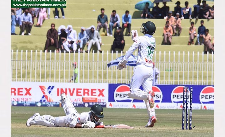 Pakistan struggle on rain-delayed 2nd Test