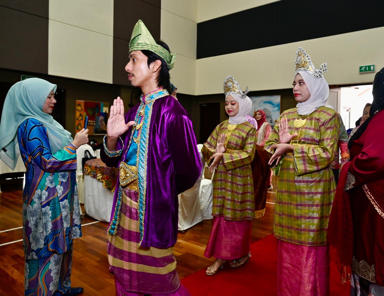 PERWAKILAN Islamabad under the leadership of To’ Puan Amelia Amani Abdullah, Chairperson of PERWAKILAN successfully hosted an exclusive coffee morning get-togther celebrating Malaysian Culture on Wednesday, 11 September 2024. The event started off with a welcome remarks by H.E. Ambassador Dato’ Mohammad Azhar Mazlan, followed by the presentation of appreciation certificates to the cultural performers from Kencana Pawana, University Malaysia Pahang(UMP), Al-Sultan Abdullah, Malaysia; Chef Pathma of Islamabad Serena Hotel and Madam Sofia.

2.​The main purpose of the event was to strengthen the bond of friendship and socio-cultural understanding with the diplomatic ladies circle, Pakistani and Malaysian ladies residing in Pakistan. Apart from that, it was also a culmination of the High Commission's Malaysia 67th National Day Celebration and Malaysia Food Festival Week.

3.​Guests were treated to a delightful brunch of Malaysian style fried noodles, spring rolls, dessert (kuih bakar) and variety of pastries and seasonal fruits.

4.​While enjoying the delicious spread, multi media show on PERWAKILAN’ activities and Malaysia was presented on the big screen. This was followed by a series of cultural performances, featuring traditional dances by Kencana Pawana, UMP. To their delight, the guests were visibly impressed with the different traditional Malaysia’s costumes presented by PERWAKILAN ladies and family during a fashion show.

5.​Towards the end of the event, guests were invited to join in the dance - ‘joget’ one of Malaysia’s renowned traditional dances. All present joined in and had a great time!

6.​It was really a memorable morning as aptly cited by H.E. Ambassador Dato’ in his remarks …’to know Malaysia is to love Malaysia!’

7.​Kudos and Congratulations to all the PERWAKILAN members for their commitment in making this event a success.
The pakistan Times
Pakistan atimes
Dailytgepakistantimes