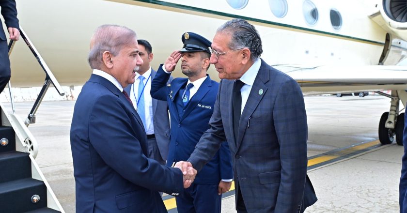 وزیرِاعظم محمد شہباز شریف کا دورہءِ امریکہ. وزیرِ اعظم محمد شہباز شریف اپنے پانچ روزہ سرکاری دورے پر وفد کے ہمراہ نیویارک پہنچ گئے