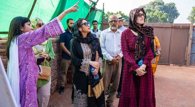 امریکی ڈپٹی چیف آف مشن کا پہلا دورہ لاہور،مختلف تہذیبی و ثقافتی مقامات کی سیر