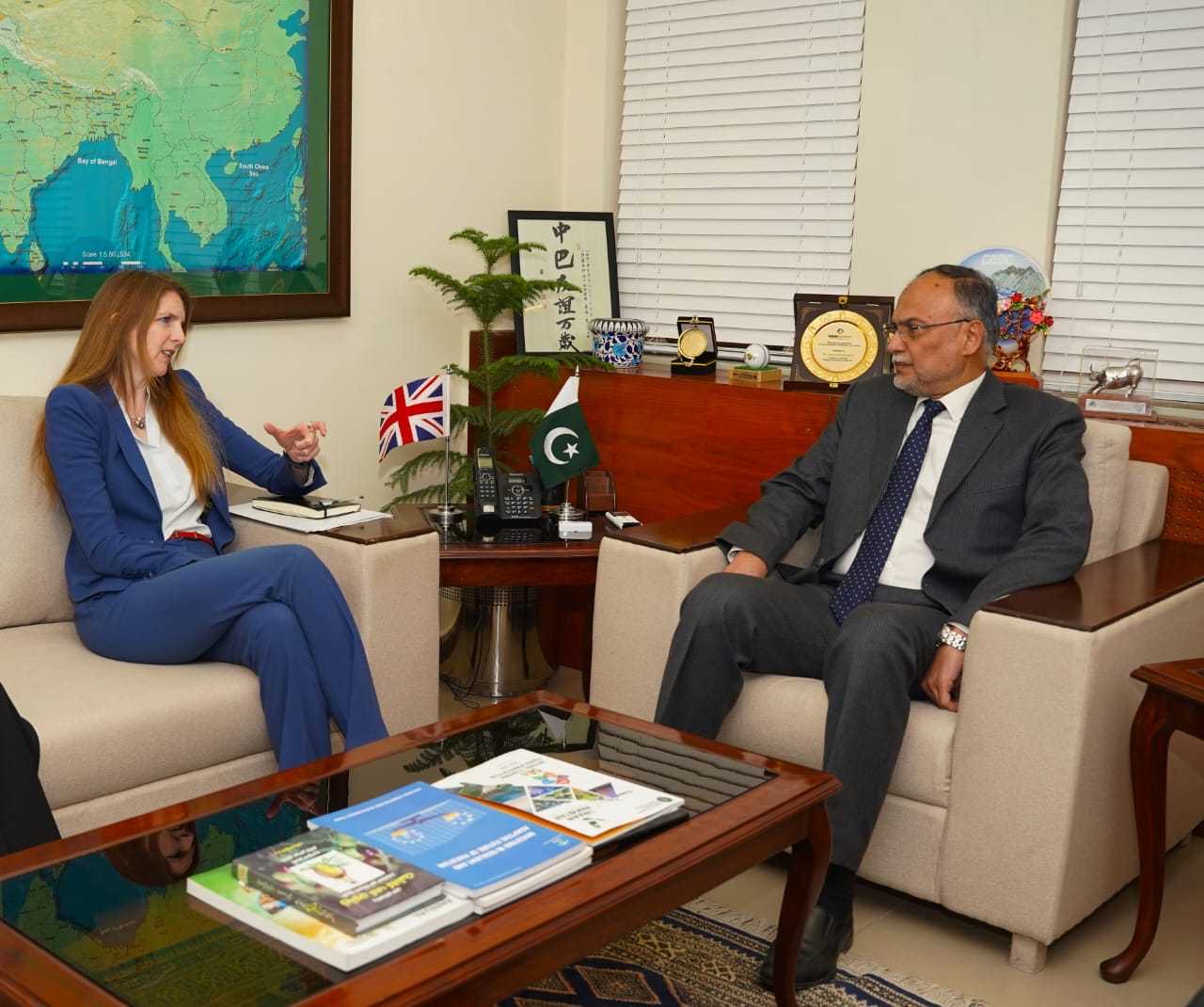 *British High Commissioner emphasizes strong bond with Pakistan*

January 18, 2025

Islamabad: British High Commissioner to Pakistan Jane Marriott met Planning Minister Ahsan Iqbal in Islamabad today to discuss ongoing and future collaborations between the two countries.

During the meeting, Ahsan Iqbal reflected on the Vision 2035 initiative which serves as a strategic roadmap for Pakistan's economic and social development.

He also highlighted efforts to eradicate basic education deprivation through public-private partnerships, provincial cooperation to enhance capacity in education, health, and human resources, and significant budget increases for higher education.

The Minister said that the government is committed to modernizing the higher education curriculum and skilling university students.

Jane Marriott also congratulated Minister Ahsan Iqbal and commended the efforts of his entire team for preparing Uraan Pakistan National Economic Transformation Plan to address key economic challenges through the targeted framework of 5Es.

Minister Ahsan Iqbal stated during the meeting that the economic strategy aims to rejuvenate Pakistan’s economy, promote sustainable development, and drive inclusive growth. He stressed on the importance of the five critical areas that the strategy aims to address: exports, e-Pakistan, environment and climate change, energy and infrastructure, equity and empowerment. 

He also emphasised the crucial importance of financial sector in promoting export growth, enhancing agricultural exports, fostering industrial development, and advancing critical areas such as IT, services, mining, workforce export, the blue economy, and innovation.

The meeting concluded with both parties reaffirming their commitment to fostering stronger ties and collaborative efforts for mutual growth and development.
The pakistan Times
Pakistan Times
