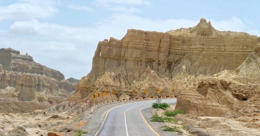 بلوچ نوجوانوں کو پاکستان کے خلاف بیرونی طاقتوں کے مفادات کے لیے استعمال کیا جا رہا ہے : نجیب اللہ کا انکشاف