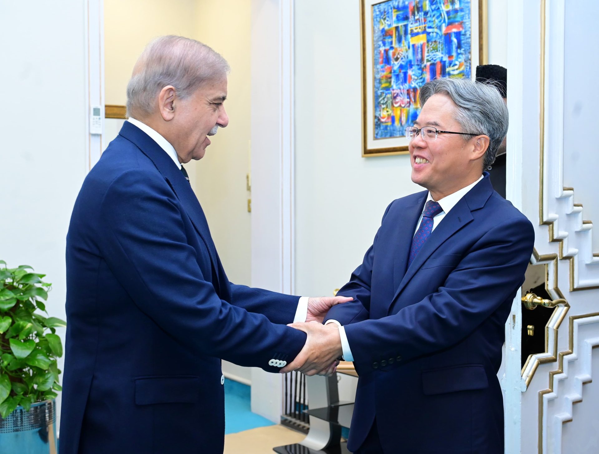 Chinese Ambassador to Pakistan calls on the Prime Minister