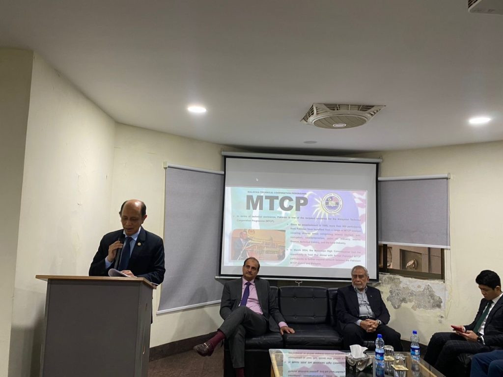Ambassador Dato’ Mohammad Azhar Mazlan, held an academic discourse ...