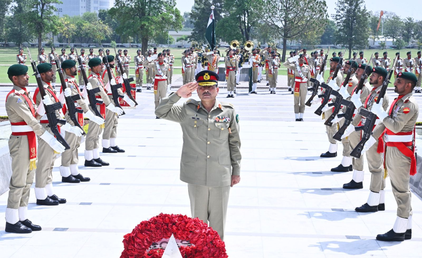 Special Guard of Honour ceremony was held at Yadgar-e-Shuhada: ISPR
