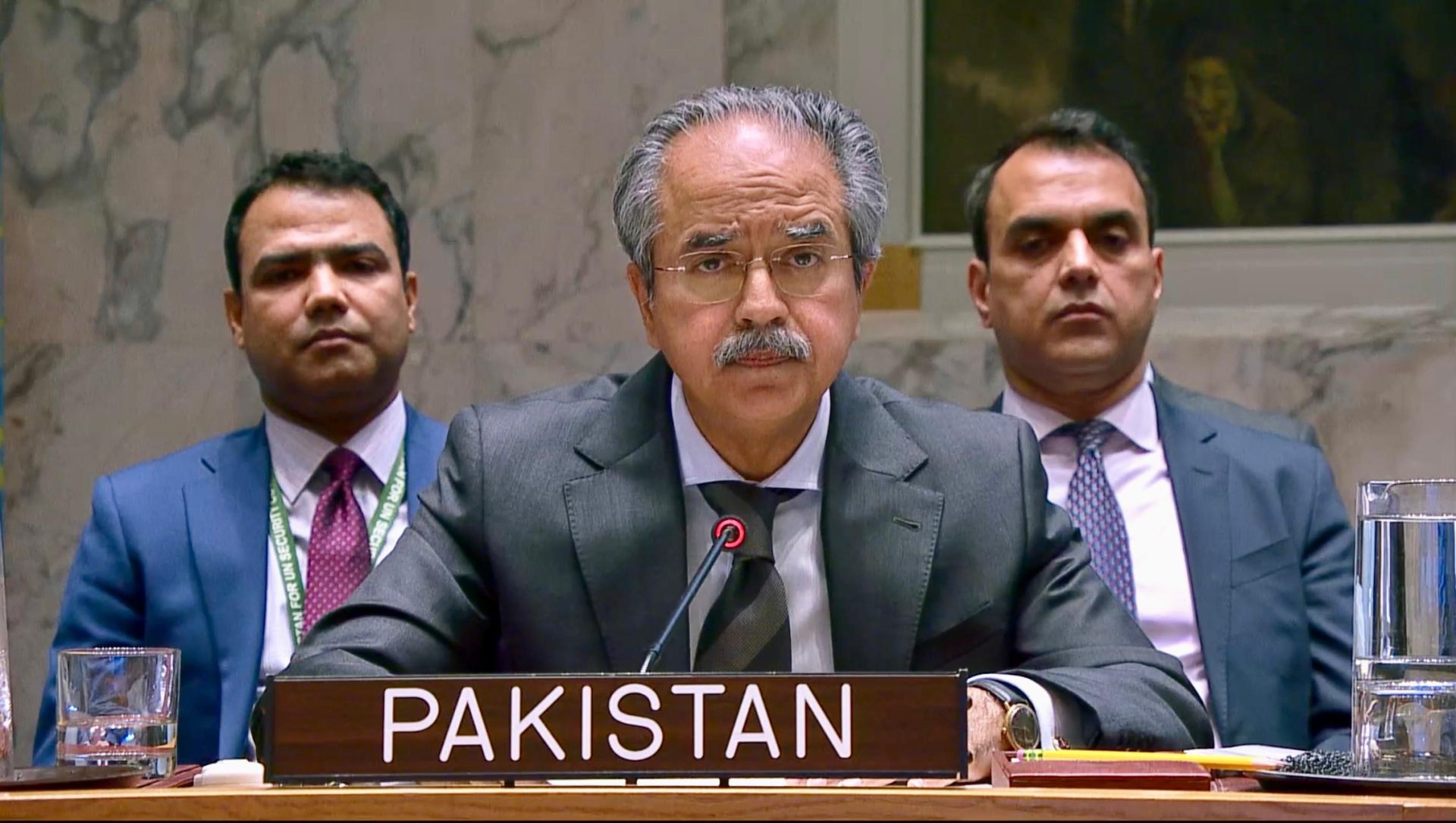 یہ رہا آپ کے فراہم کردہ متن پر مبنی ایک باقاعدہ پریس ریلیز: --- **پریس ریلیز** **پاکستان کا سلامتی کونسل سے مطالبہ: غزہ میں نسل کشی اور قتلِ عام روکنے کے لیے فوری اقدام کیا جائے** *اقوامِ متحدہ، 27 اگست 2025* — پاکستان نے اقوامِ متحدہ کی سلامتی کونسل پر زور دیا ہے کہ وہ غزہ میں جاری نسل کشی، قتلِ عام اور انسانی المیے کو روکنے کے لیے فوری اور فیصلہ کن اقدامات کرے، بصورتِ دیگر اس کے سنگین نتائج برآمد ہوں گے۔ مشرقِ وسطیٰ اور فلسطین کے مسئلے پر سلامتی کونسل کی بریفنگ میں پاکستان کے مستقل مندوب، سفیر عاصم افتخار احمد نے کہا کہ غزہ میں بڑے پیمانے پر قتل و غارت، جبری بے دخلی، قحط، غیر قانونی آباد کاری اور رہائش کے قابل زمین کی تباہی سب مل کر اس بات کا ناقابلِ تردید ثبوت ہیں کہ اسرائیل کھلے عام نسل کشی کر رہا ہے۔ انہوں نے خبردار کیا کہ سلامتی کونسل کی بے عملی دکھ اور غم میں اضافہ کر رہی ہے اور بین الاقوامی قانون کے بنیادی ڈھانچے کو مجروح کر رہی ہے۔ *"دنیا دیکھ رہی ہے۔ تاریخ تاخیر کو معاف نہیں کرے گی، اور بے عملی کو فراموش نہیں کرے گی۔"* سفیر عاصم نے اعداد و شمار پیش کرتے ہوئے بتایا کہ اب تک 62,000 سے زائد فلسطینی شہید ہو چکے ہیں، جن میں 19,000 بچے، 10,000 عورتیں، کم از کم 270 صحافی اور 360 سے زائد اقوامِ متحدہ کے امدادی کارکن شامل ہیں۔ انہوں نے کہا کہ قحط کو بطور ہتھیار استعمال کیا جا رہا ہے، جو بین الاقوامی انسانی قانون کے تحت جنگی جرم کے مترادف ہے۔ پاکستانی مندوب نے اسرائیل کی نام نہاد فوجی کارروائی اور غزہ پر مکمل قبضے کے منصوبے کی مذمت کرتے ہوئے کہا کہ اس سے مزید دس لاکھ افراد بے گھر ہو سکتے ہیں۔ اسی طرح اسرائیل کا *E-1 سیٹلمنٹ پلان* دو ریاستی حل کو دفن کرنے کی دانستہ کوشش ہے اور بین الاقوامی قانون و قراردادوں کی صریح خلاف ورزی ہے۔ انہوں نے سلامتی کونسل پر زور دیا کہ وہ درج ذیل اقدامات فوری طور پر کرے: 1. غزہ اور مقبوضہ فلسطینی علاقوں میں فوری، مستقل اور غیر مشروط جنگ بندی؛ 2. انسانی امداد کی فراہمی پر تمام پابندیوں کا خاتمہ اور بلا رکاوٹ تقسیم کی ضمانت؛ 3. تمام یرغمالیوں کی رہائی اور فلسطینی قیدیوں کا تبادلہ؛ 4. غزہ پر اسرائیل کے قبضے کے منصوبے کی روک تھام؛ 5. جبری بے دخلی، غیر قانونی آباد کاری اور بیت المقدس سمیت مغربی کنارے کے انضمام کا خاتمہ۔ انہوں نے کہا کہ اقوامِ متحدہ، عالمی عدالتِ انصاف اور انسانی حقوق کی تنظیموں پر دباؤ ڈالنے یا ان کی رپورٹس کو مسترد کرنے سے حقیقت تبدیل نہیں ہوگی۔ امن اسی وقت قائم ہوگا جب حقیقت کو تسلیم کیا جائے۔ سفیر عاصم نے او آئی سی کے وزرائے خارجہ کے 25 اگست کو منظور کردہ قرارداد کا حوالہ دیا جس میں سلامتی کونسل سے باب ہفتم کے تحت فوری کارروائی کا مطالبہ کیا گیا ہے تاکہ اسرائیلی جارحیت اور خلاف ورزیاں روکی جا سکیں۔ انہوں نے سعودی عرب اور فرانس کی زیرِ صدارت گزشتہ ماہ نیویارک میں منعقدہ اعلیٰ سطحی کانفرنس کو بھی فلسطینی مسئلے کے پرامن حل کی جانب بروقت اقدام قرار دیا اور کہا کہ اب وقت ہے کہ بین الاقوامی برادری ٹھوس اور مربوط اقدامات کے ذریعے دو ریاستی حل اور مشرقِ وسطیٰ میں امن و استحکام کو یقینی بنائے۔ --- کیا آپ چاہتے ہیں کہ میں اس پریس ریلیز کا ایک **مختصر ورژن (1–2 پیراگراف)** بھی بنا دوں تاکہ میڈیا میں فوری سرخیوں کے ساتھ چل سکے؟ The pakistan Times