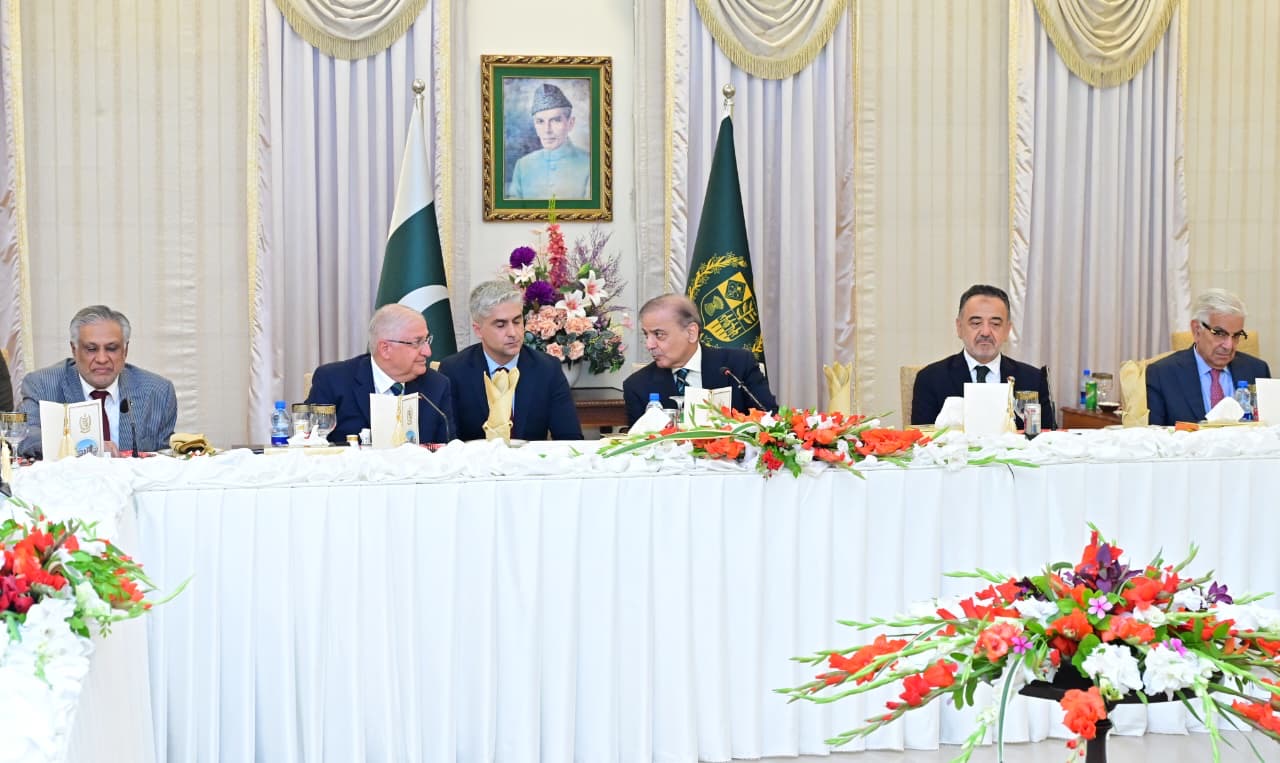 Prime Minister Meets Minister of National Defence of Türkiye