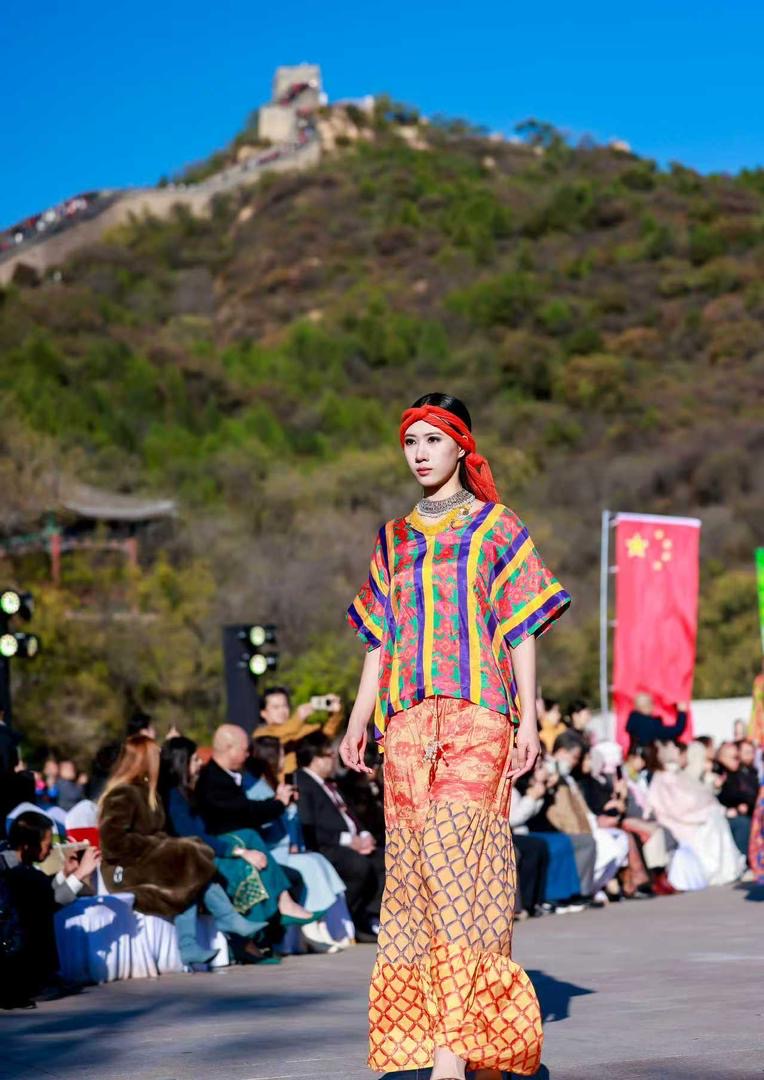 Maiden Pakistan-China Fashion Show Held at the Great Wall of China