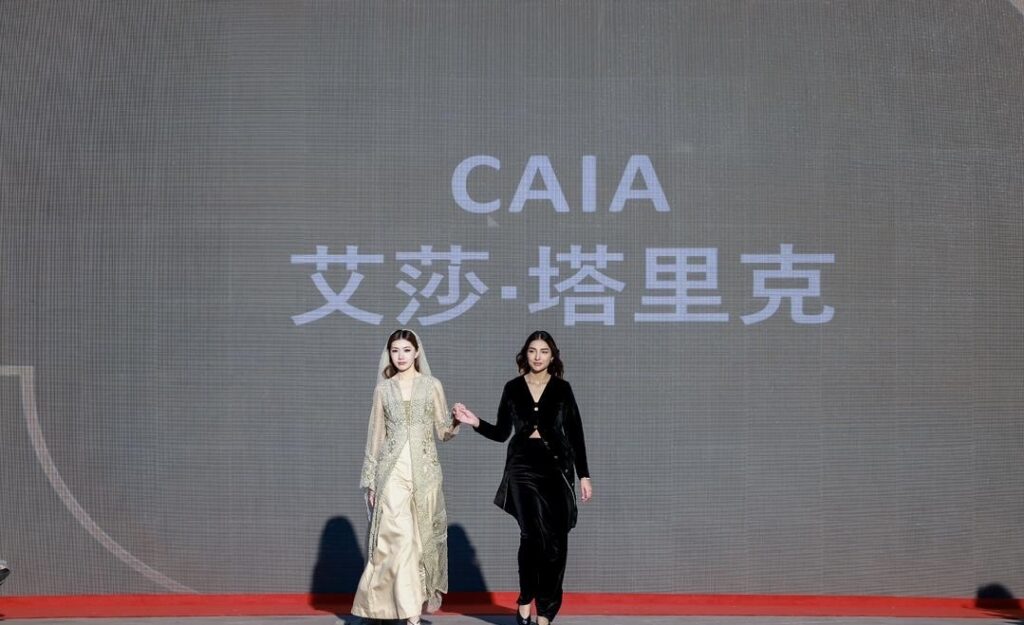 Maiden Pakistan-China Fashion Show Held at the Great Wall of China