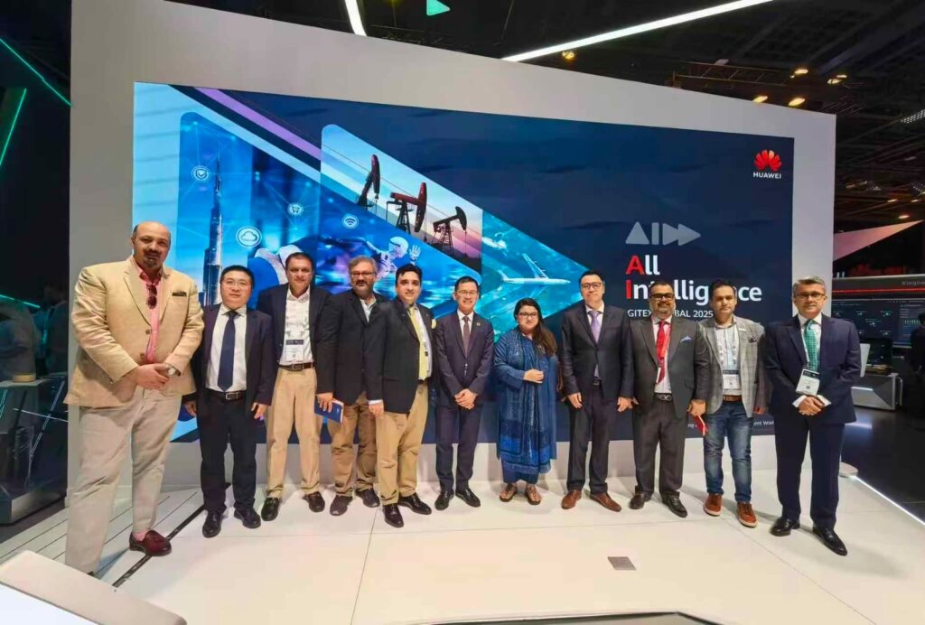 Pakistan’s IT Minister Visits Huawei Booth at GITEX Global 2025, Strengthening Strategic Tech Partnership