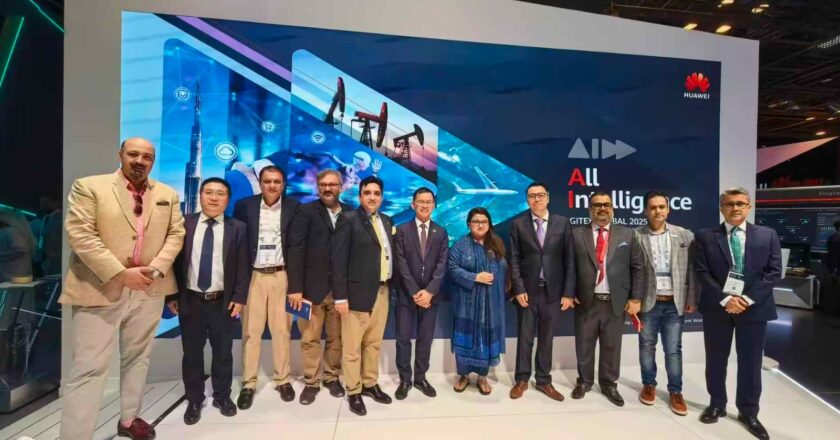 Pakistan’s IT Minister Visits Huawei Booth at GITEX Global 2025, Strengthening Strategic Tech Partnership