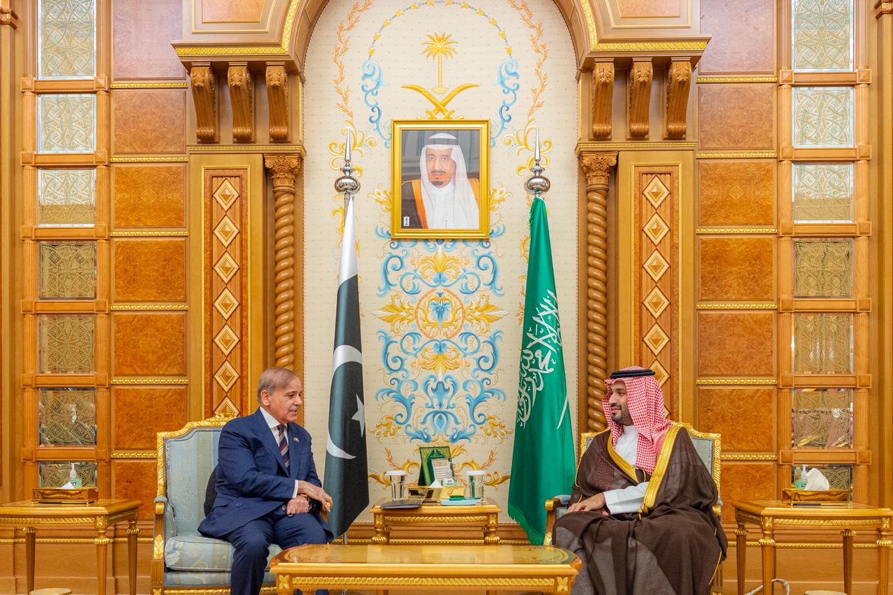 Prime Minister Shehbaz Sharif Meets Saudi Crown Prince Mohammed bin Salman in Riyadh