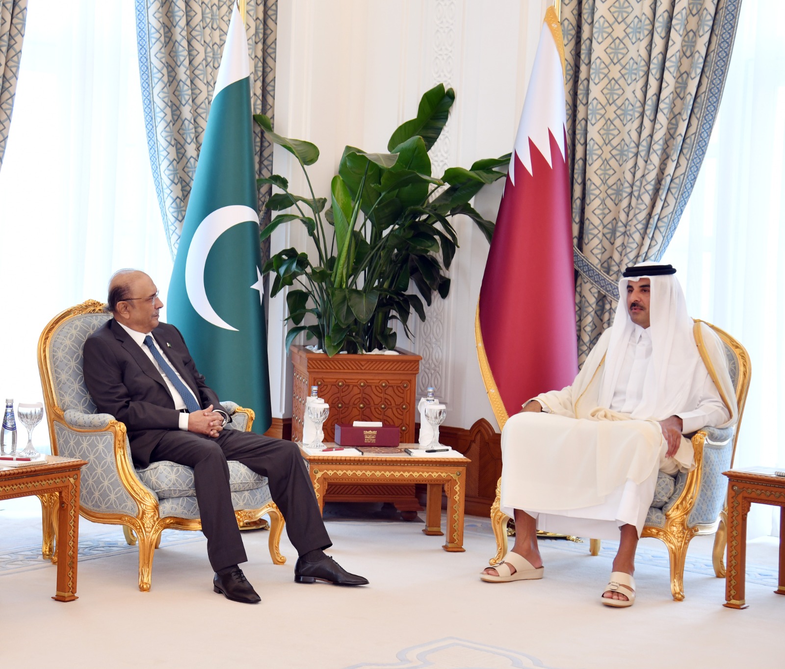 President of Pakistan Asif Ali Zardari meets the Amir of Qatar