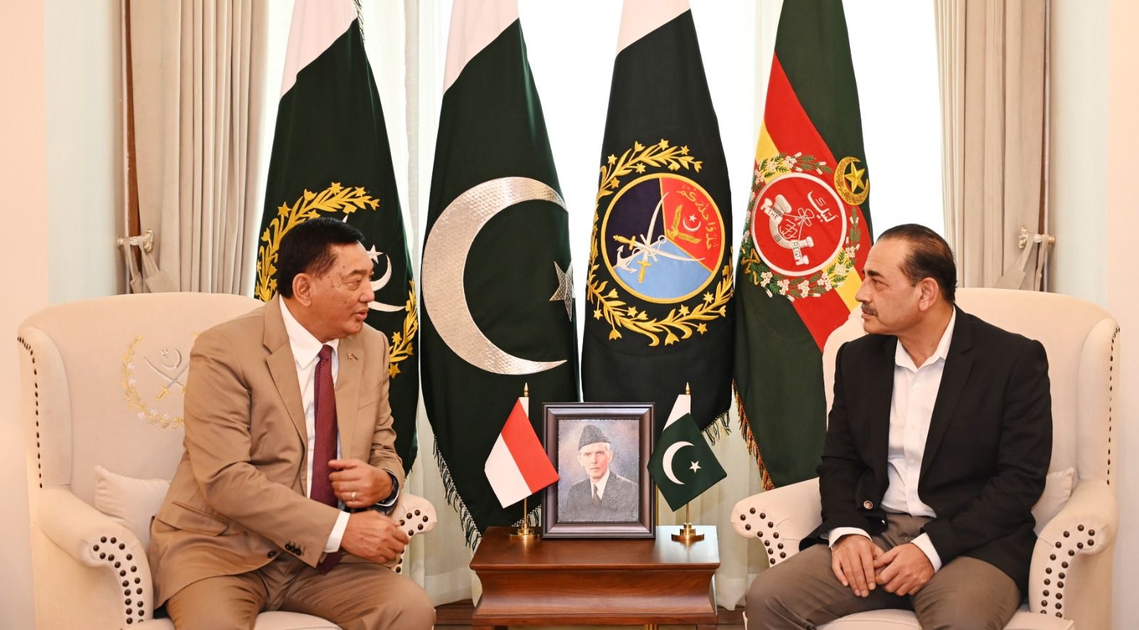 Indonesian Defence Minister Calls on COAS & CDF at GHQ