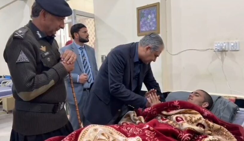 ‎Interior Minister Mohsin Naqvi visits Federal Constabulary Headquarters; inquires after injured soldiers Adnan and Imtiaz undergoing treatment at hospital, praises their high morale