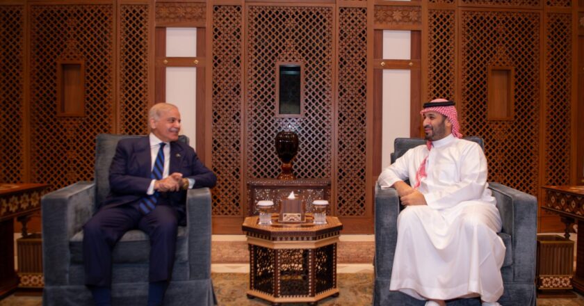 Prime Minister of Pakistan Meets Crown Prince Mohammed bin Salman in Jeddah