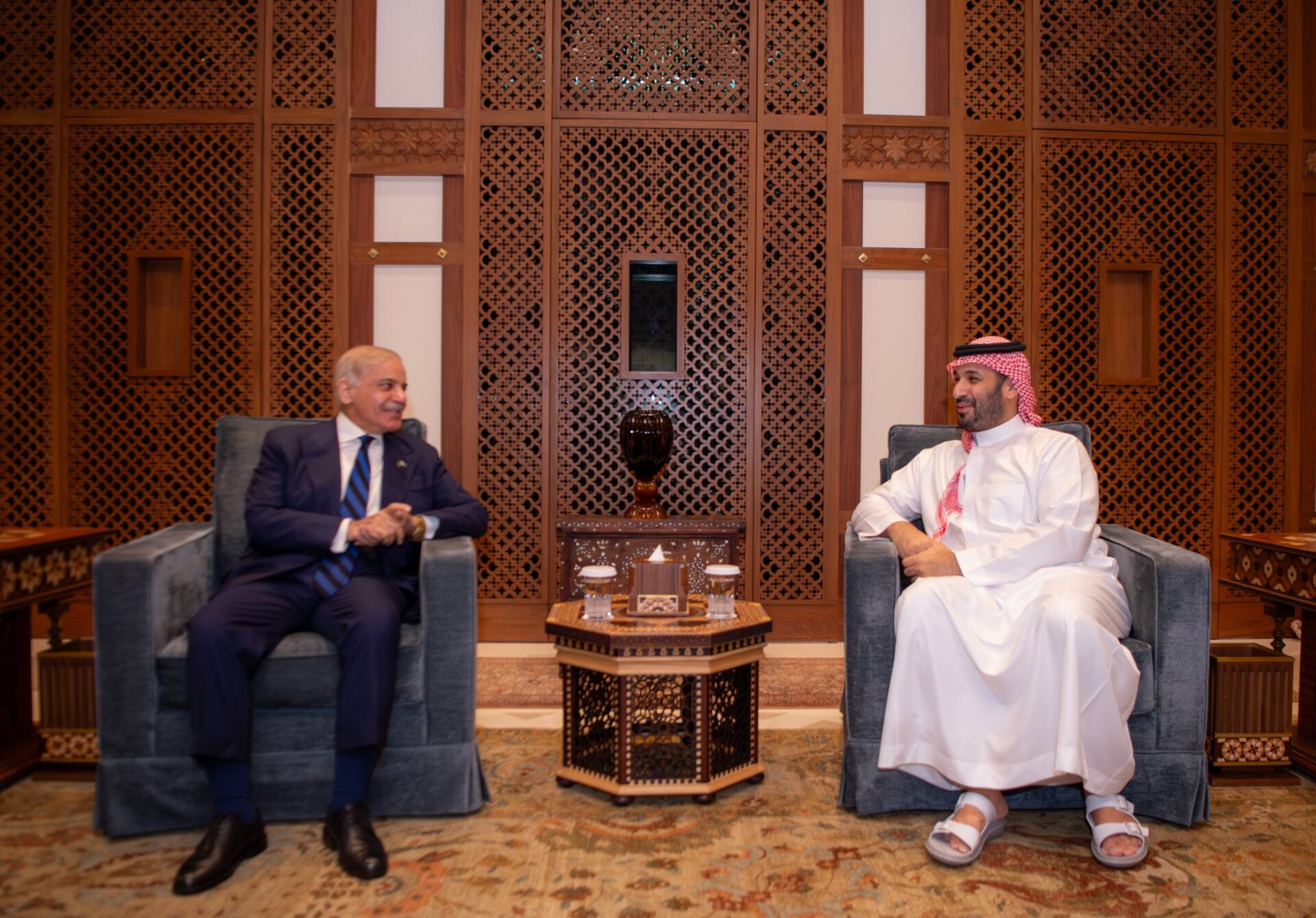 Prime Minister of Pakistan Meets Crown Prince Mohammed bin Salman in Jeddah
