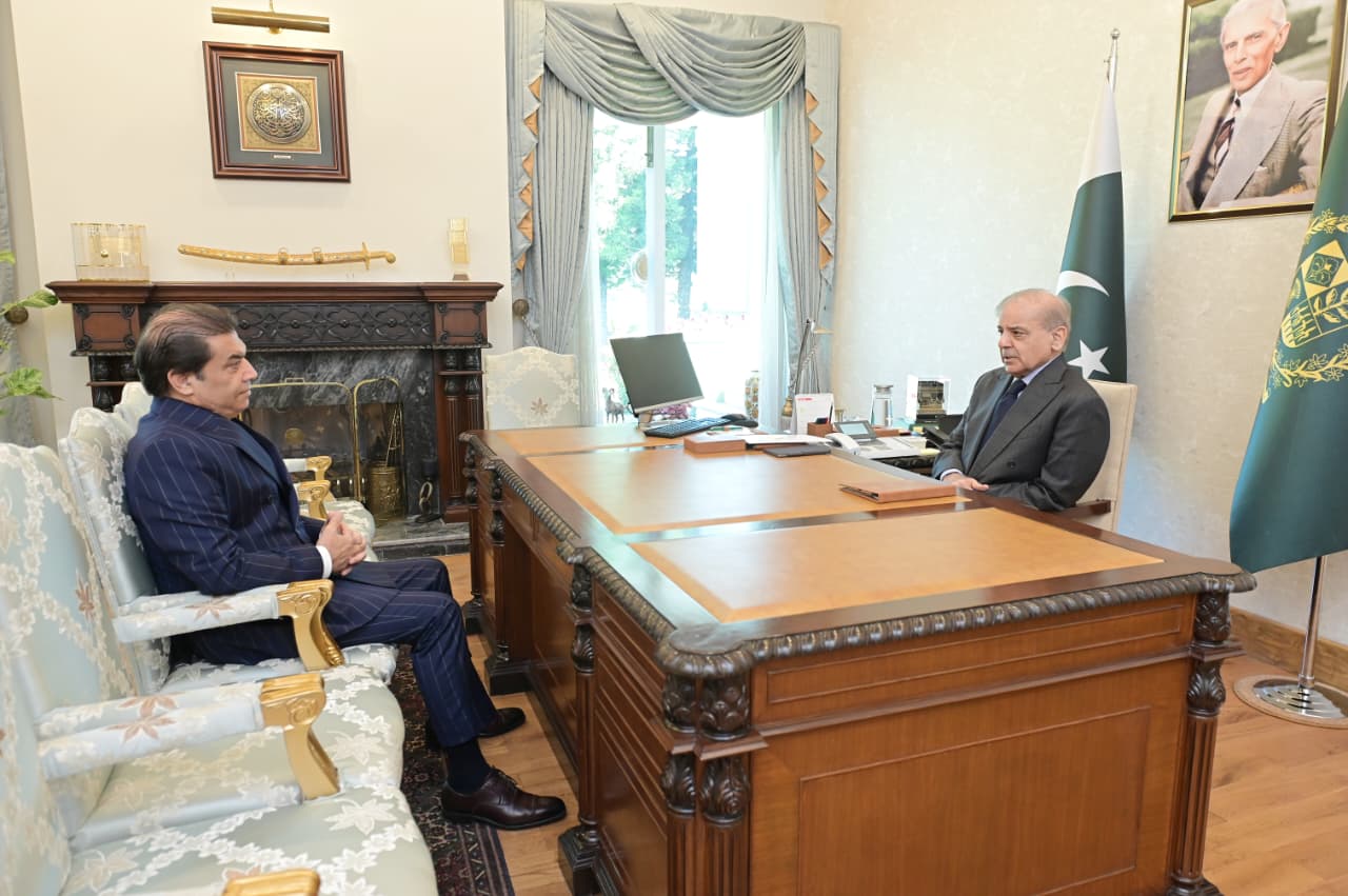Prime Minister Shehbaz Sharif Meets Minister for Railways Hanif Abbasi; Emphasizes Reforms and Public Relief