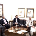 اسپیکر قومی اسمبلی سردار ایاز صادق سے وفاقی وزیر قانون اعظم نذیر تارڑ، وزیر مملکت برائے خزانہ بلال اظہر کیانی، معاونِ خصوصی برائے صنعت و پیداوار ہارون اختر خان اور رکن قومی اسمبلی سید نوید قمر کی ملاقات