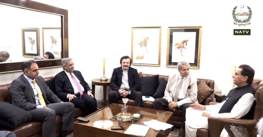 اسپیکر قومی اسمبلی سردار ایاز صادق سے وفاقی وزیر قانون اعظم نذیر تارڑ، وزیر مملکت برائے خزانہ بلال اظہر کیانی، معاونِ خصوصی برائے صنعت و پیداوار ہارون اختر خان اور رکن قومی اسمبلی سید نوید قمر کی ملاقات