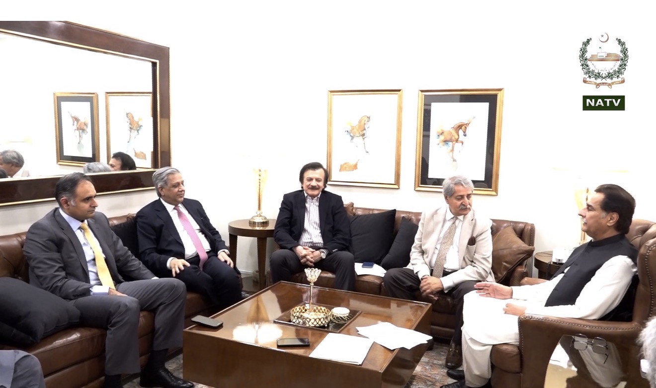 اسپیکر قومی اسمبلی سردار ایاز صادق سے وفاقی وزیر قانون اعظم نذیر تارڑ، وزیر مملکت برائے خزانہ بلال اظہر کیانی، معاونِ خصوصی برائے صنعت و پیداوار ہارون اختر خان اور رکن قومی اسمبلی سید نوید قمر کی ملاقات The pakistan Times