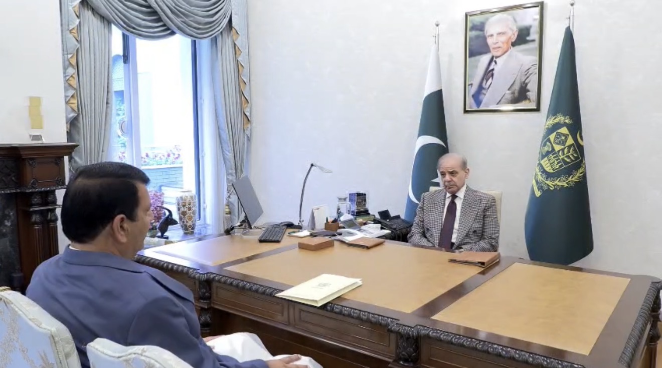 وزیراعظم محمد شہباز شریف سے وزیر برائے امور کشمیر و گلگت بلتستان انجینئر امیر مقام نے ملاقات کی۔