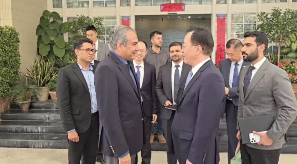 وفاقی وزیرداخلہ محسن نقوی کی کراچی میں چینی قونصلیٹ آمد، چین کے قونصل جنرل سے ملاقات