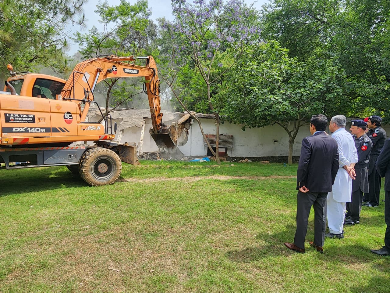 ‎Interior Minister Mohsin Naqvi Oversees Anti-Encroachment Operation in Islamabad; FC Camp Office Near Marriott Demolished