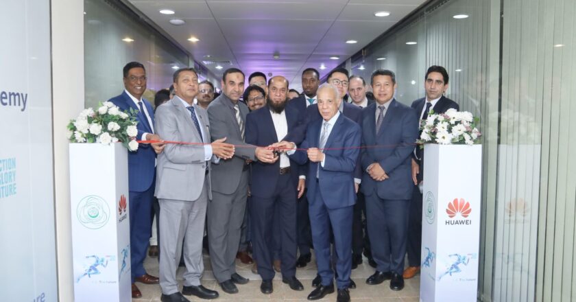 کامسٹیک اور ہواوے ٹیکنالوجیز پاکستان کے درمیان معلوماتی و مواصلاتی ٹیکنالوجی اکیڈمی کے قیام کا معاہدہ، آئ سی ٹی اکیڈمی کا افتتاح۔