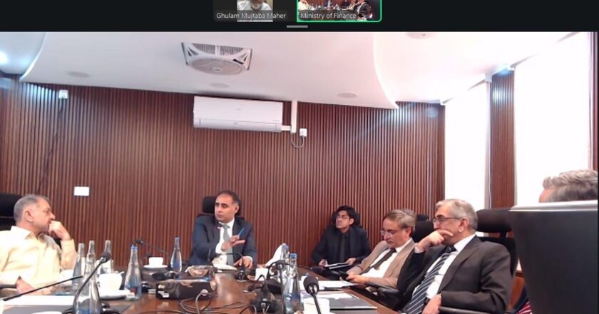 وزیر مملکت برائے خزانہ و ریلوے کی انجمن تاجران سیالکوٹ اور گوجرانوالہ کے صدور سے ملاقات