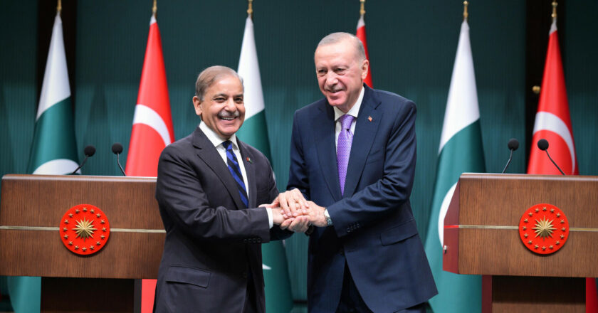 Prime Minister Shehbaz Sharif Expresses Condolences Over Devastating Floods in Türkiye
