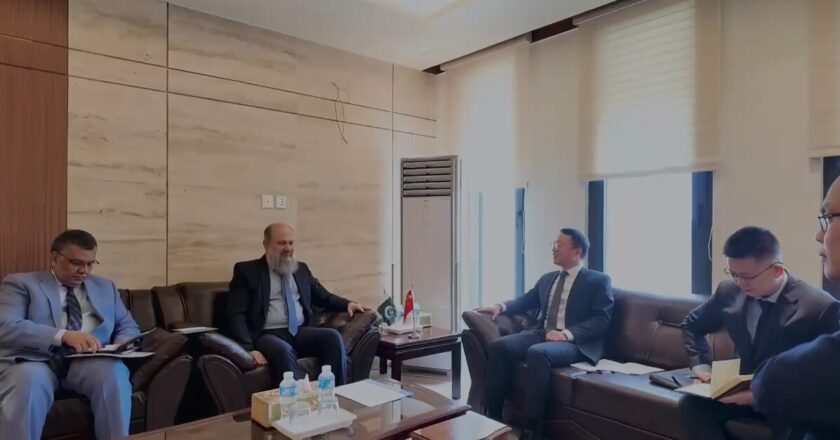 Pakistan, China Discuss Expanding Cooperation in Electric Vehicles, Advanced Industry and Regional Connectivity